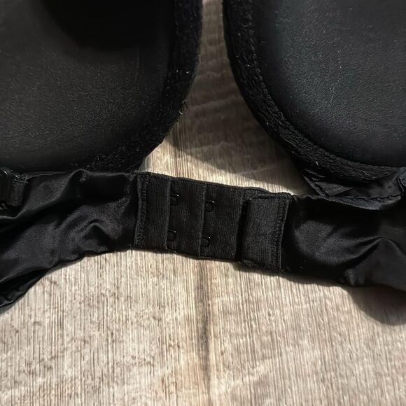 Victoria’s Secret very sexy push-up‎ bra- size 32DDD - Picture 6 of 8